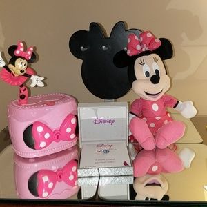 Disney NWT necklace, Minnie dancing jewelr…
